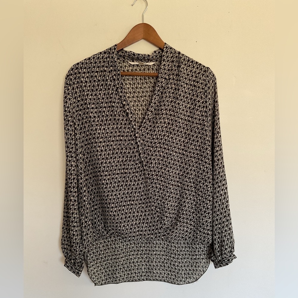 Max Studio Black and White Wrap Blouse Relaxed Fit